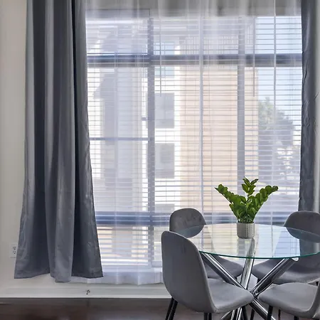 Spacious 2bd With Private Balcony And Free Parking 2