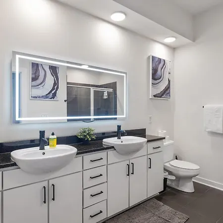 Spacious 2bd With Private Balcony And Free Parking 2 Apartment Charlotte