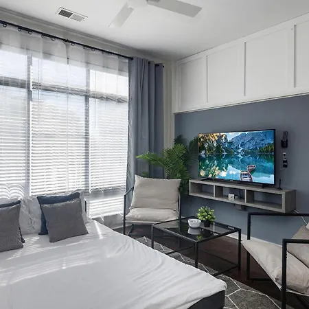 Spacious 2bd With Private Balcony And Free Parking 2 Apartment Charlotte