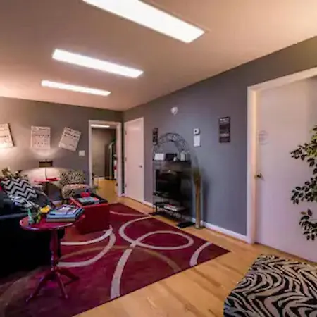Apartment The Guest House, 2br, Historic Uptown