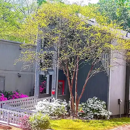 The Guest House, 2br, Historic Uptown *