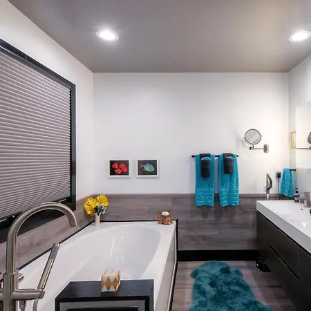 Apartment Cityscape Studio, Huge Deck, Stunning Views *