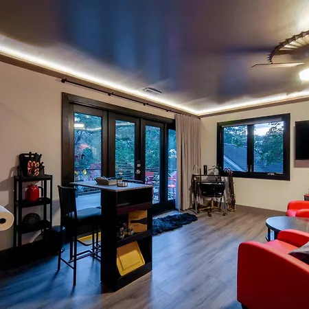 Cityscape Studio, Huge Deck, Stunning Views *