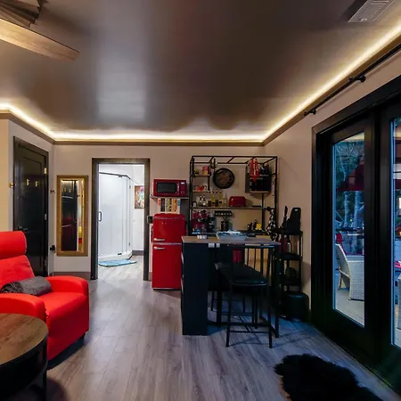 Cityscape Studio, Huge Deck, Stunning Views Apartment *