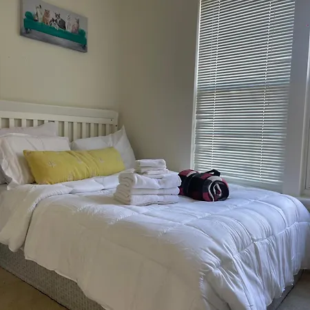 Charming Entire 3 Bedrooms House With Ac And Wifi