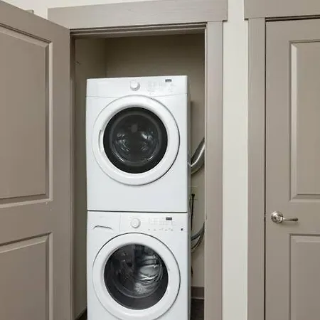 Apartment Chic Uptown Unit With Gym, Pool *
