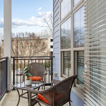 Apartment Chic Uptown Unit With Gym, Pool *