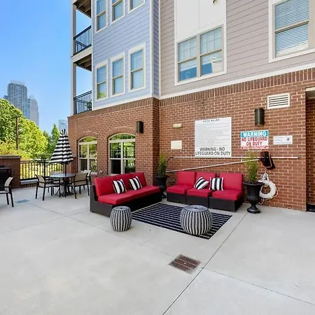 Chic Uptown Unit With Gym, Pool Charlotte