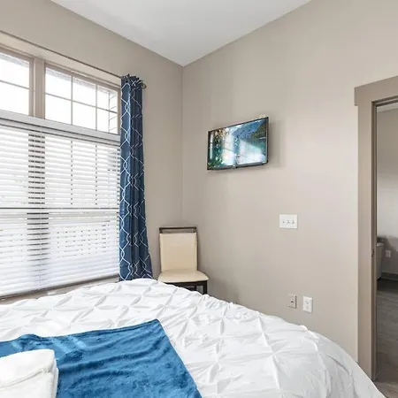 Uptown Elegance Gym, Pool, Wine Apartment Charlotte