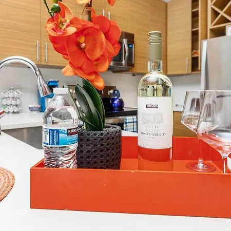 Uptown Elegance Gym, Pool, Wine Apartment Charlotte