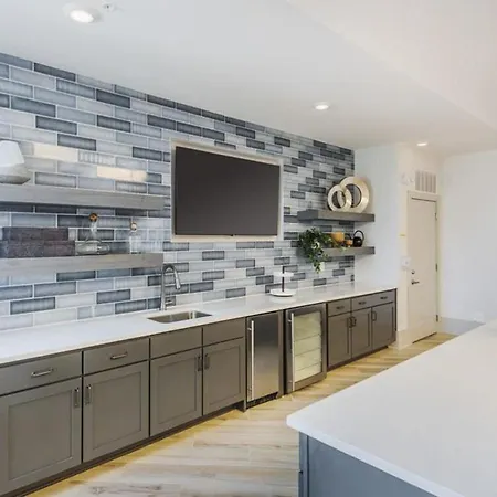 Landing At Pine 25 North End - 1 Bedroom In Tryon Hills Charlotte
