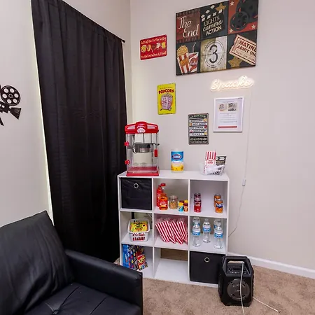 Apartment Movie Theme Townhouse 6miles From Clt Airport *