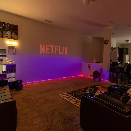 Movie Theme Townhouse 6miles From Clt Airport *