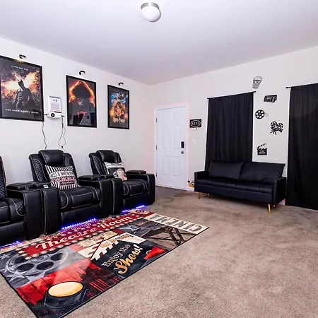 Movie Theme Townhouse 6miles From Clt Airport