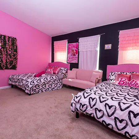 Movie Theme Townhouse 6miles From Clt Airport *