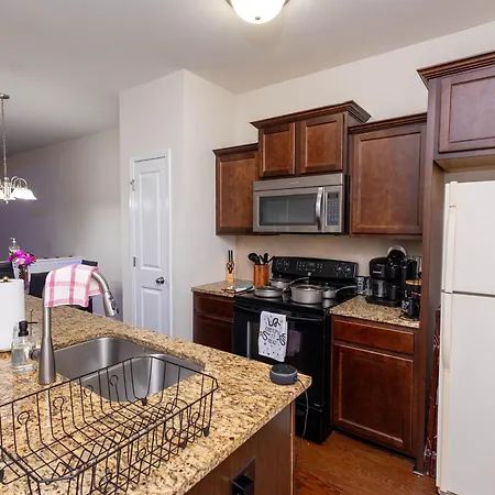Apartment Movie Theme Townhouse 6miles From Clt Airport *