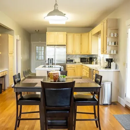 Spacious And Stylish House Charlotte