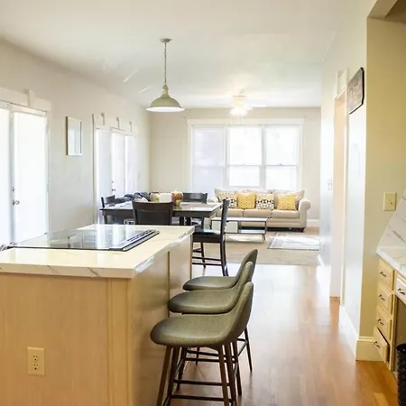 Spacious And Stylish House Holiday home *