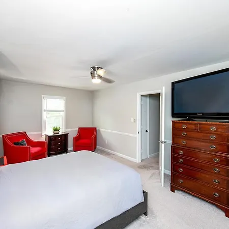 3br Escape Pool Hot Tub Theater Holiday home Charlotte
