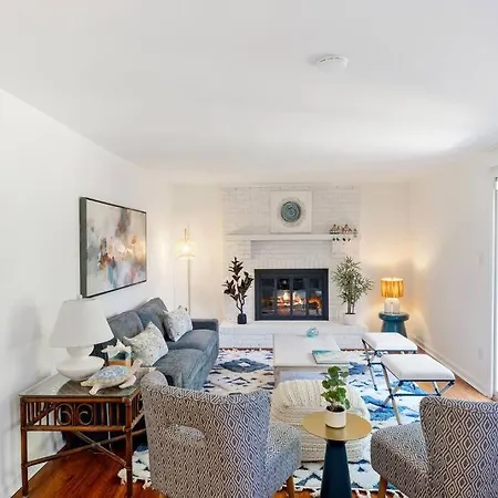 The Poolside Retreat - Spacious 4 Bdrm With Pool, Hot Tub,firepit,games,dogs Welcome * Charlotte