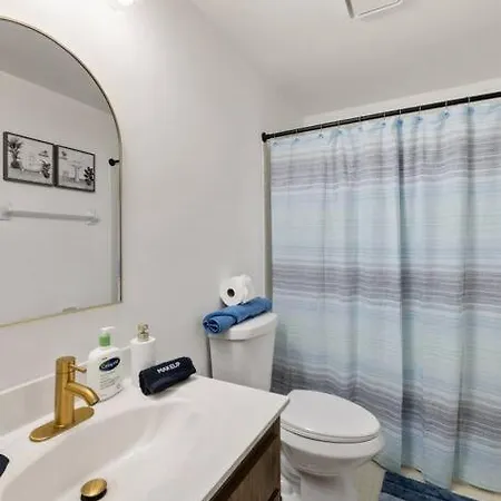 The Poolside Retreat - Spacious 4 Bdrm With Pool, Hot Tub,firepit,games,dogs Welcome Holiday home