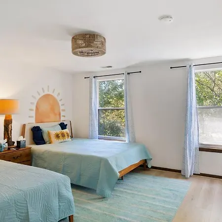 The Poolside Retreat - Spacious 4 Bdrm With Pool, Hot Tub,firepit,games,dogs Welcome Charlotte