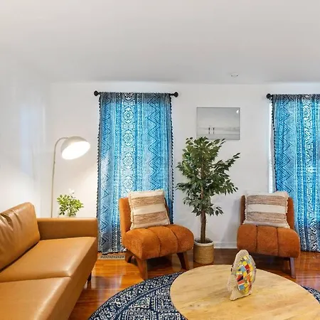 The Poolside Retreat - Spacious 4 Bdrm With Pool, Hot Tub,firepit,games,dogs Welcome *