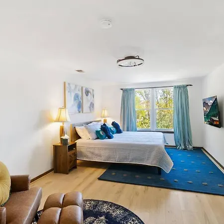 The Poolside Retreat - Spacious 4 Bdrm With Pool, Hot Tub,firepit,games,dogs Welcome Holiday home