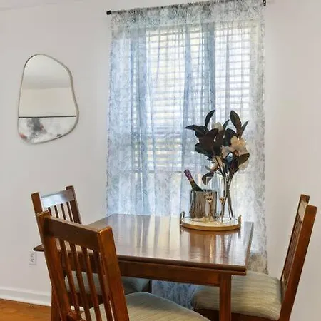 The Poolside Retreat - Spacious 4 Bdrm With Pool, Hot Tub,firepit,games,dogs Welcome Charlotte