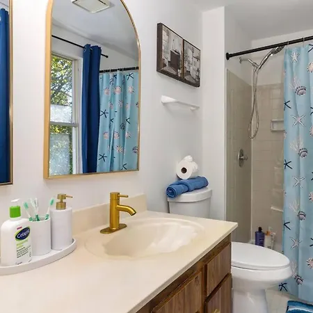 Holiday home The Poolside Retreat - Spacious 4 Bdrm With Pool, Hot Tub,firepit,games,dogs Welcome *