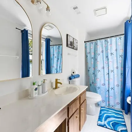 Holiday home The Poolside Retreat - Spacious 4 Bdrm With Pool, Hot Tub,firepit,games,dogs Welcome