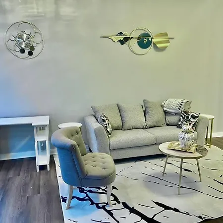Beautiful Uptown Adventure Apartment