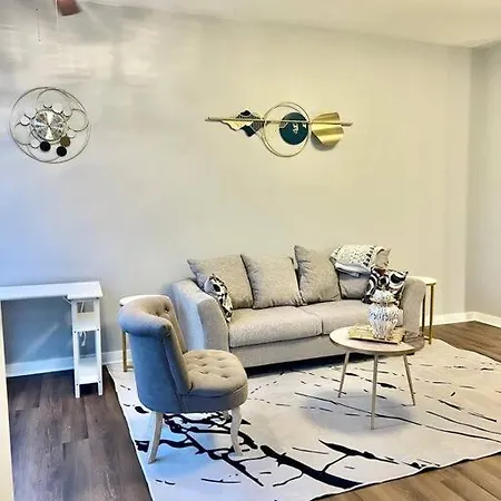 Beautiful Uptown Adventure Apartment
