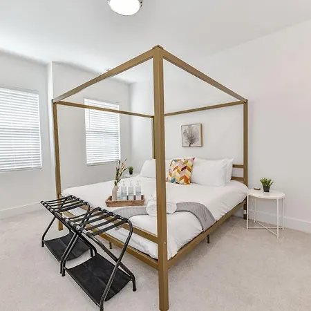 On The Move In Plaza Midwood Holiday home *