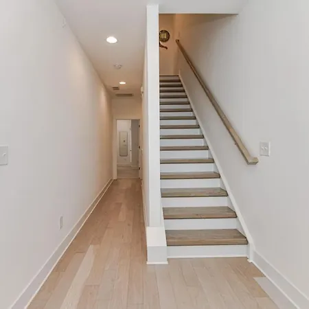 Holiday home On The Move In Plaza Midwood *