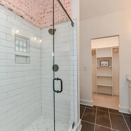On The Move In Plaza Midwood Holiday home *