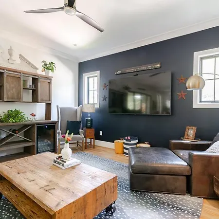 Brand New 5 Bedroom, 5 Minutes To Uptown!