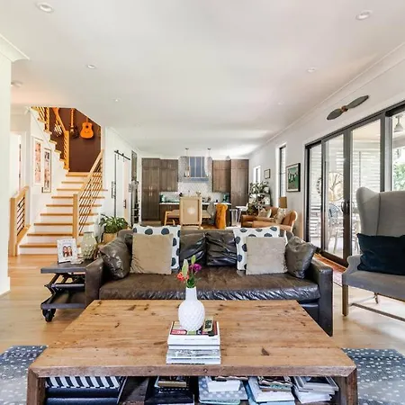 Brand New 5 Bedroom, 5 Minutes To Uptown! Holiday home Charlotte