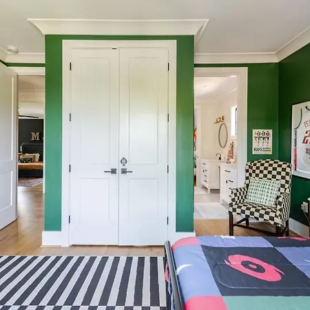 Brand New 5 Bedroom, 5 Minutes To Uptown!