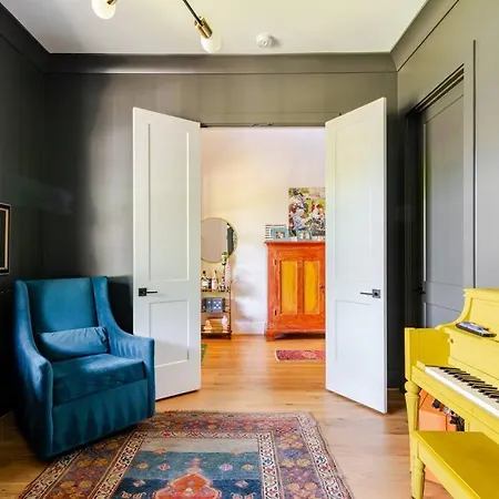 Brand New 5 Bedroom, 5 Minutes To Uptown! *