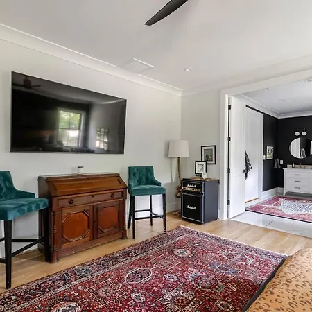 Brand New 5 Bedroom, 5 Minutes To Uptown!