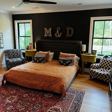 Holiday home Brand New 5 Bedroom, 5 Minutes To Uptown! Charlotte