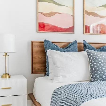 Holiday home Modern 4br Uptown Oasis! *