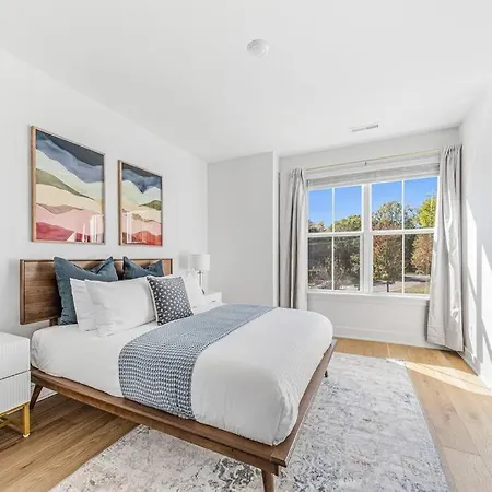 Modern 4br Uptown Oasis!