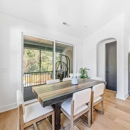 Modern 4br Uptown Oasis! *