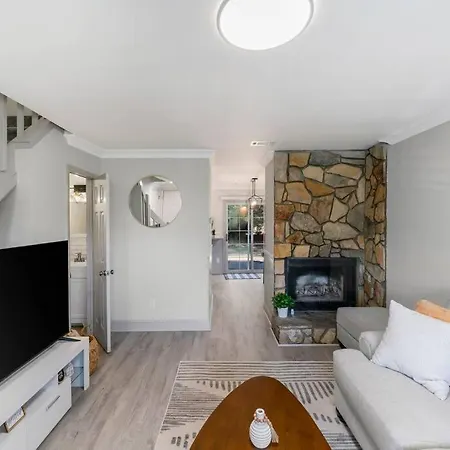 Golf Oasis Modern Townhome! Holiday home *