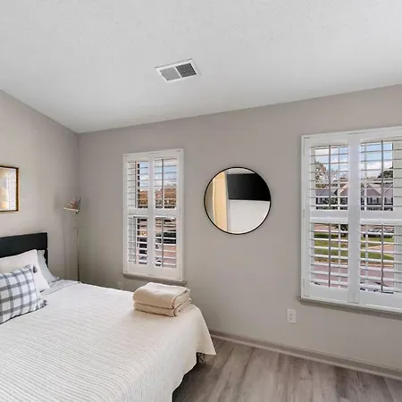 Golf Oasis Modern Townhome! Holiday home Charlotte