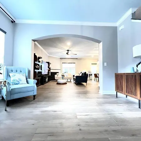 5 Bedrooms 7 Beds Luxury Fenced Yard Pets Ok Holiday home