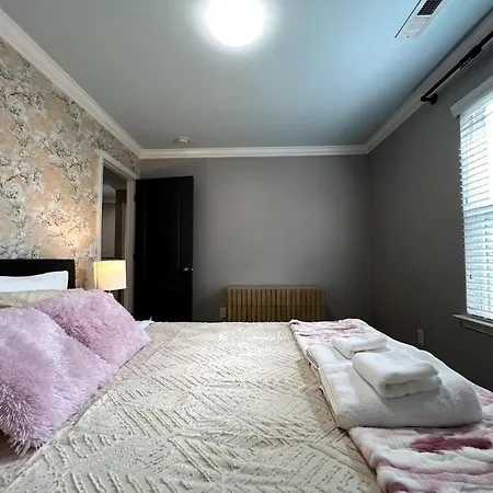 5 Bedrooms 7 Beds Luxury Fenced Yard Pets Ok *