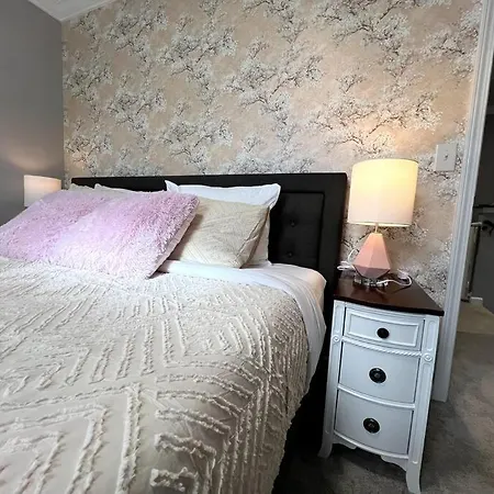 5 Bedrooms 7 Beds Luxury Fenced Yard Pets Ok Holiday home